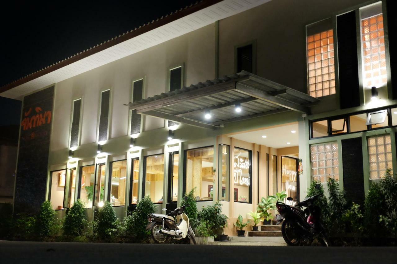 Juntima Place At Amphawa Exterior photo