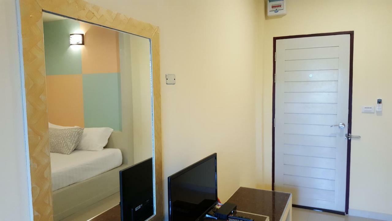 Juntima Place At Amphawa Exterior photo