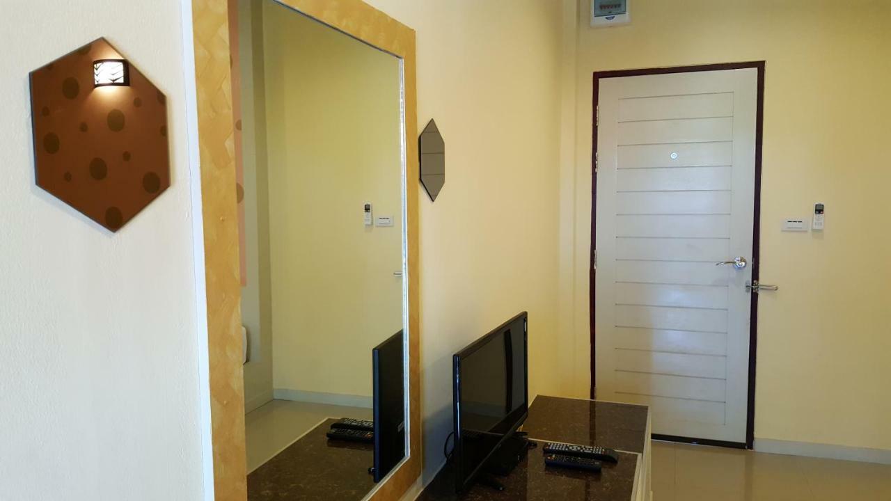 Juntima Place At Amphawa Exterior photo
